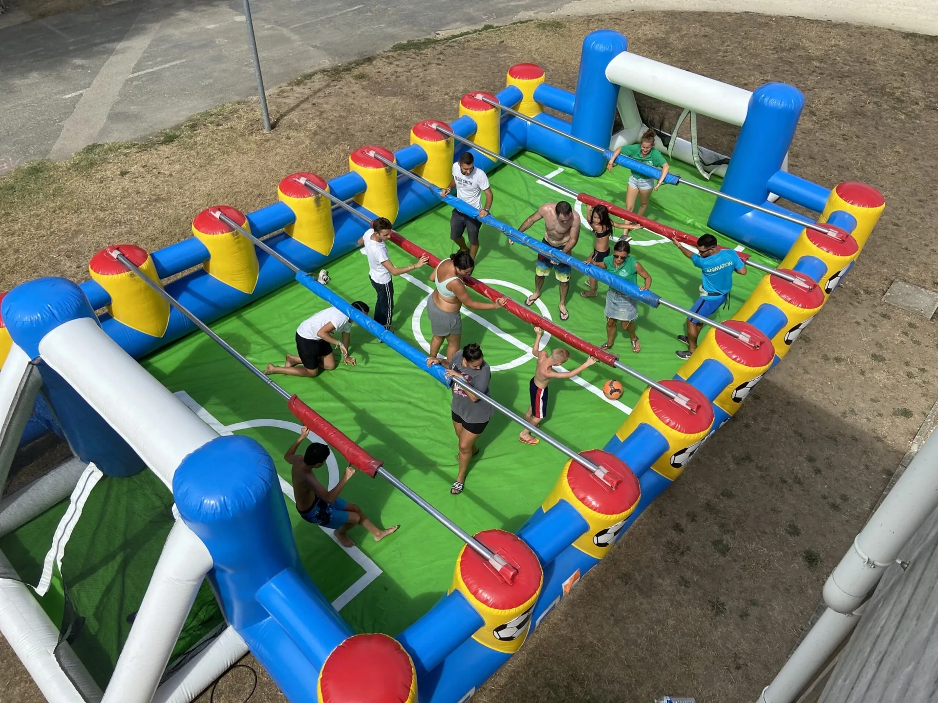 Illustration : Baby foot géant