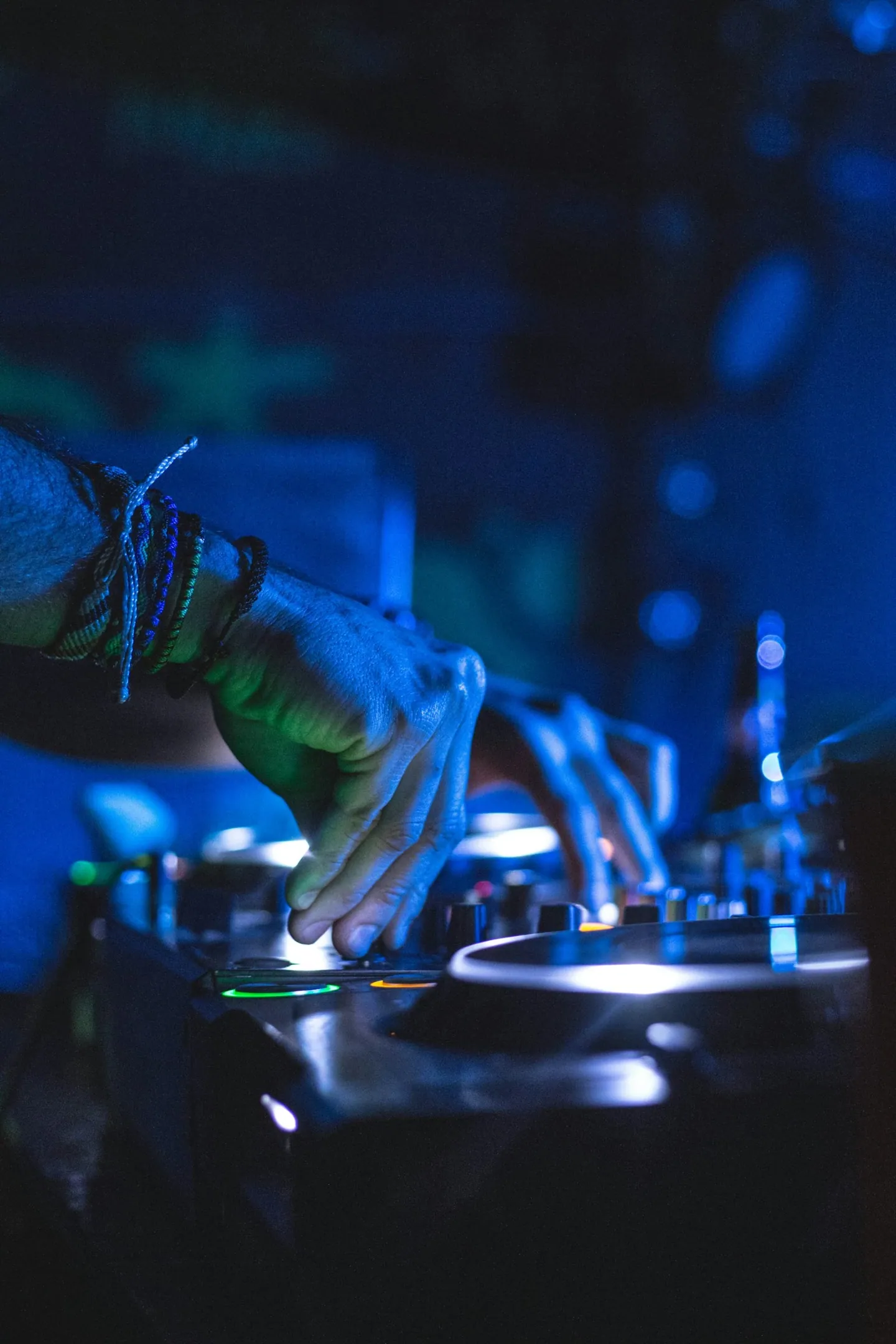 DJ