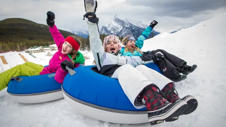 Piste de luge et bouée