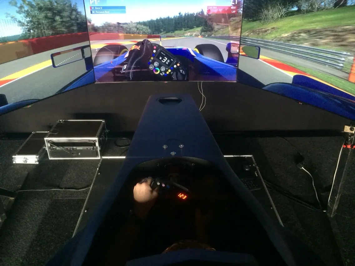 Simulateur F1 sur vérins