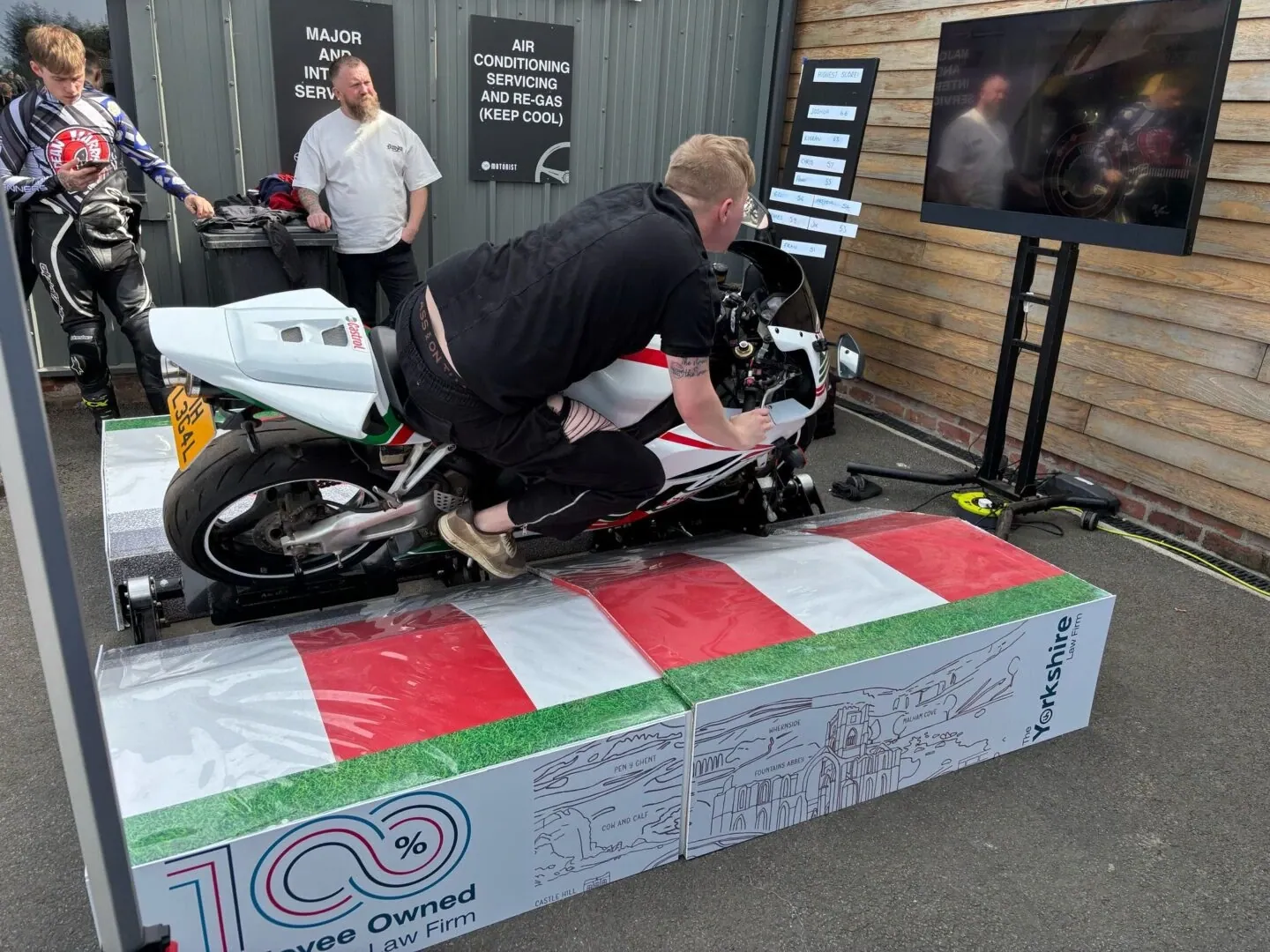 Simulateur moto GP sur vérins