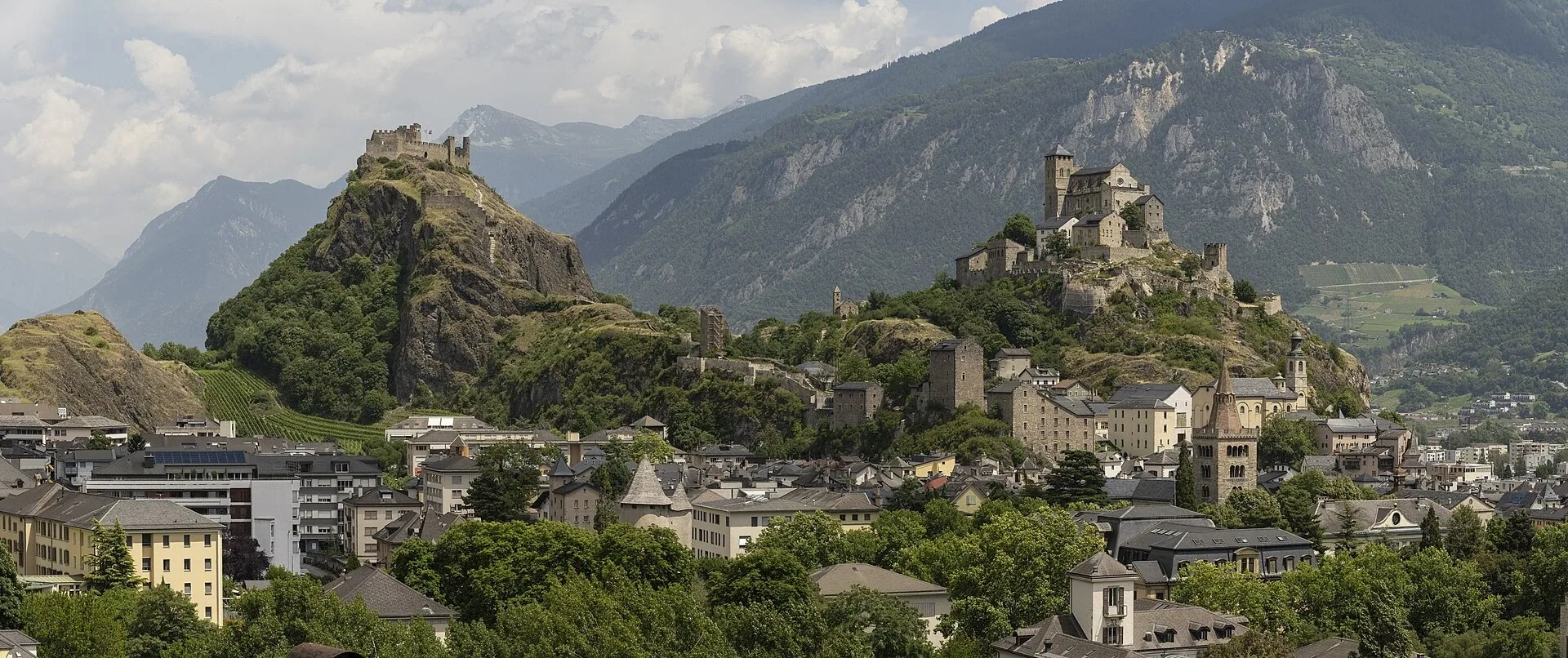 Illustration : Panorama de Sion avec Tourbillon et la basilique de Valère